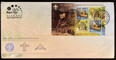 Vegyes külföldi bélyegek A/4-es + közepes berakóban és bélyegcsomagokban, magyar levelek sorokkal, blokkokkal, néhány modern FDC, bélyegismertető lapok, dobozban