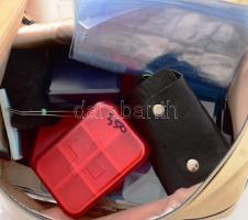 Kis táskányi vegyes bolha tétel, közte kulcsok,berakók, stb