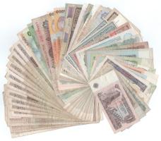 Vegyes ~50db-os, főleg külföldi bankjegyből álló tétel, benne Jugoszlávia, Fehéroroszország, India, Csehszlovákia, Bulgária, Szovjetunió, Egyiptom, stb. T:vegyes ~50pcs, mostly foreign banknote lot, within Yugoslavia, Belarus, India, Czechoslovakia, Bulgaria, Soviet Union, Egypt, etc. C:mixed
