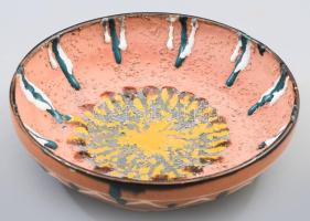 Jelzett iparművész dísztál, sérüléssel, d:18 cm