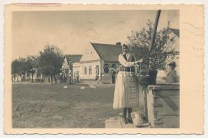 1938 Porturi Nationale din Banat. Foto Arta-Papirus / bánáti népviselet, utcakép / Banat folklore. photo