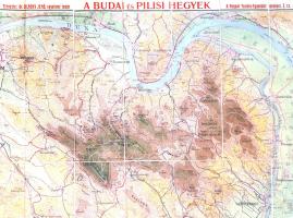 [Térkép] A budai és pilisi hegyek. A Magyar Turista-Egyesület térképe. Mértéke: 1: 40 000. Tervezte Cholnoky Jenő, rajzolta Stoits György. Budapest, [1931]. Aczél Testvérek (Magyar Földrajzi Intézet Rt. ny.) Színes térkép, mérete: 1130x790 mm egy 1160x800 mm méretű térképlapon. A Budai-hegység, a Pilis és a Visegrádi-hegység egyesített térképe az Esztergomtól Budafokig terjedő vízi út keretezésében található hegyvidéket ábrázolja, az autóval járható utak és a színkódolt turista utak, a domborzati, vízrajzi és településföldrajzi részletek feltüntetésével. Térképünk sarkaiban Esztergom, Vác, Pestszenterzsébet és Bia helységei. A jobb alsó sarokban Budapest, vízi útjaival és hídjaival, a beépített és beépítetlen területek, parkok és temetők, templomok és pályaudvarok, a vasúthálózat, a csavargőzös állomások feltüntetésével. A lap turistáskodás által érintett központi részein a vidéki sodronypályák (felvonók), a menedékházak és az elérhető orvosok jelölésével. A jelmagyarázat szerint egy gyufaszálnyi úthossz a turistautakon kényelmes fél órai időt igényel, az autóutakon pedig színkódolás szerint elkülönülnek a jól járható, kényelmesen széles utak, illetve az automobilozás számára kihívást jelentő szakaszok. (A Magyar Turista-Egyesület térképei. 1.) Jó állapotú térképlap, vászonra vonva, hátoldalán kisebb, halvány foltokkal, feliratozott, kissé foltos, alul megerősített kiadói mappában.