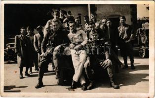 ~1941 Kassa, Kosice; a sütkérező pótszázad, katonák csoportja automobillal / Hungarian military, group of soldiers with automobile. Danielisz Miklós photo (fl)