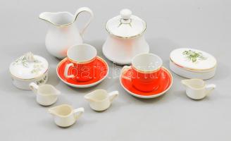 Hollóházi 12 darabos porcelán tárgy tétel, közte 2 darab bonbonier.