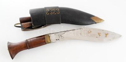 Gorkha Army jelzett nepáli kukri, tokjában kiegészítő késekkel, h: 37 cm