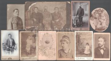 Vegyes keményhátú fotó tétel, 10,5×6,5 és 16,5×10,5 cm közötti méretekben, vegyes állapotban