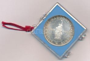 Csehszlovákia / Fodor Imrich Csaba (1941-) 1979. "Szlovák Nemzeti Felkelés 1944-1979 / Érme- és Éremmúzeum" jelzetlen Ag emlékérem, plombált műanyag tokban (~23g/38mm) T:UNC, patina Czechoslovakia 1979. "Slovenské Národné Povstanie 1944-1979 / Múzeum Mincí a Medailí" unmarked Ag commemorative medallion in sealed plastic case. Sign.: C. I. Fodor (~23g/38mm) C:UNC, patina