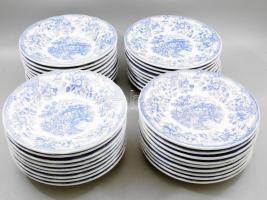 Ceramica Besio Mondovi zsánermintás 18 személyes mélytányér és nagytányér szett. Jelzett, 1-2 tányér talpán kopással, d: 24 cm