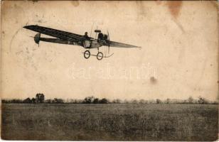 1914 Kvasz András, Horvát Ernő tanár monoplánján leszáll a rákosi repülőtéren / Hungarian pilot, aeroplan (fl)