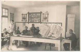 ~1928 Szovátafürdő, Sovata-Bai, Baile Sovata; Casa magistratilor / Casa Magistratilor (Tisztviselőház) szálloda újságolvasó terme / villa hotel, newspaper reading room. Foto Vilus &amp; Comp. photo