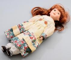 Porcelánfejű baba, m: 42 cm