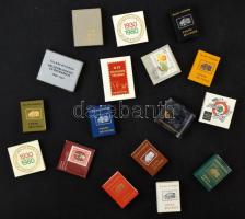17 db Filatéliai minikönyv (számozottak is), kis dobozban