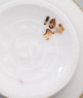 2 darab retro csésze alátéttel, aranykontúrozott, d: 11 cm