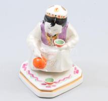 cca 1961 Dulevo üzbég lány kannával, jelzett, m: 14 cm