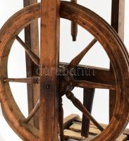 cca 1900/20, Antik rokka. Német vagy magyar, esztergált fa, kiegészítőkkel, hiányos állapotban, m: 8...