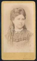 cca 1870 Női portré, keményhátú fotó Borsos József pesti műterméből, 10,5×6,5 cm
