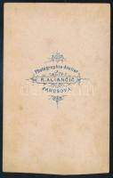 cca 1865 Férfiportré, keményhátú fotó Aliancic pancsovai műterméből, 10,5×6,5 cm
