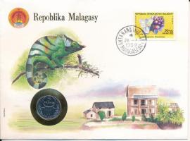 Madagaszkár 1986. 5Fr Cu-Ni felbélyegzett borítékban, ENSZ bélyegzéssel, német nyelvű leírással T:UNC  Madagascar 1986. 5 Francs Cu-Ni in envelope with United Nations stamp and cancellation, with German description C:UNC