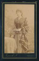 cca 1882 Női portré, keményhátú fotó Figusch műterméből, 10,5×6,5 cm