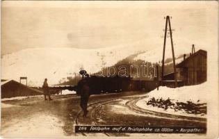 Priszlop-hegység, Priszlop-hágó, Pasul Prislop (Máramaros, Maramures): hegyi vasút télen, gőzmozdony / Feldbahn auf d. Prislophöhe ca. 1500m - Karpathen / mountain railway at winter, locomotive, train, photo