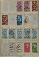 6 db A5-ös cserefüzet, benne kb 5.000 db vegyes külföldi bélyeg