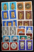 Magyar tétel az 1965-1990 közötti időszakból, benne teljes sorok, blokkok, összefüggések, 2 db közepes és 2 db A4-es berakóban