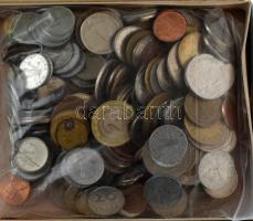 Vegyes, magyar és külföldi érmetétel mintegy ~1kg súlyban T:vegyes Mixed, Hungarian and foreign coin lot (~1kg) C:mixed