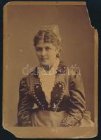 cca 1880 Blaha Lujza (1850-1926) színésznő portréja, kabinetfotó Kozmata Ferenc budapesti műterméből, sérült, sarokhiánnyal, 16x11 cm