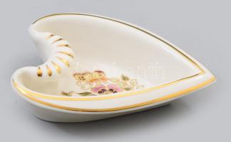 Zsolnay pillangómintás szív alakú porcelán tálka, kézzel festett, jelzett, hibátlan, h: 11,5 cm