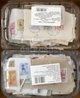 Magyarország feliratú áztatnivaló bélyegek, köztük képesek, nagy címletek is, 2 műanyag dobozban