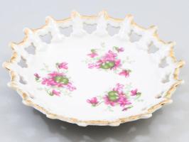 Virágmintás dísztál. Jelzés nélkül, d: 18,5 cm