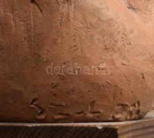 SZL jelzéssel: Búsuló nő. Kerámia, fa talapzaton, m: 16,5 cm