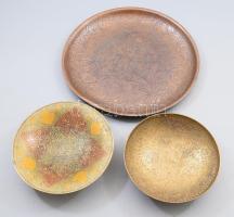 3 darab réz és bronz kínáló, horpadással, d: 28 cm alatt