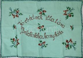 Kézzel hímzett konyhai falvédő, "Jó ebédnek illatára Betekintek a konyhába" felirattal, 49x69 cm