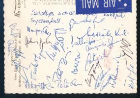 1982 Ausztráliából Szepesi Györgynek, az MLSZ elnökének hazaküldött képeslap, számos aláírással, köz...