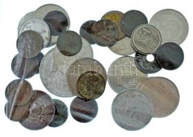 32db-os, főleg magyar érméből álló tétel, benne: 1858B 5/10kr Cu + 1943. 5P Al "Horthy Miklós születésének 75. évfordulójára" + 2006. 50Ft "Parlament" + 2016. 50Ft "70 éves a Forint" (2x) T:vegyes