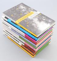 Világ-Egyetem sorozat 10 kötete:  Richard Leakey: Az emberiség eredete, Richard Dawkins: Folyam az édenkertből, Paul Davies: Isten gondolatai, Paul Davies: Az utolsó három perc, Paul Davies: Egyedül vagyunk világegyetemben?, P. W. Atikns: A periódusos birodalom, Jared Diamond: Mért élvezet a szex?, Daniel C. Dennett: Micsoda elmék, John D. Barrow: A világegyetem eredete, Ian Stewart: A természet számai. Bp., 1994-1997, Kulturtrade. Kiadói kartonált papírkötések, jó állapotban.