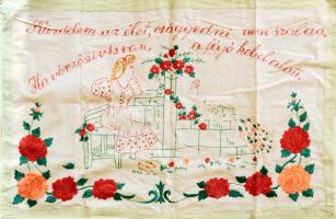 Kézzel hímzett konyhai falvédő, "Küzdelem az élet, csüggedni nem szabad, Ha vérző szív is van a fájó kebel alatt." felirattal, 50x75 cm