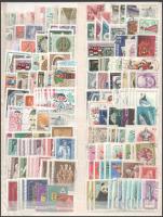 Kis magyar tétel kétoldalas nagyalakú berakólapon, közte portó bélyegek és többlet példányok