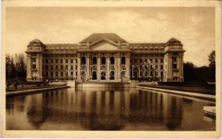 Debrecen, M. kir. Tisza István tudományegyetem, központi épület. Csáthy Ferenc kiadása (EK)