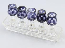 5 darabos lilán pácolt röviditalos kristály pohár szett, tálcában, pattogzásokkal, m: 9,5 cm