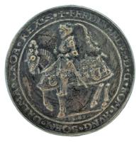 DN "I. Ferdinánd" ezüstözött bronz kitűző az 1541-es évjáratú "Schauthaler" előlapjának mintájára (35mm) T:XF