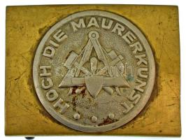 Németország DN "Éljen a kőművesség művészete" német építész céh emlékérem övcsaton (63x48mm) T:XF Germany DN "Hoch die Maurerkunst (Long Live the Art of Masonry)" German Architect Guild Commemorative Medal on Belt Buckle (63x48mm) C:XF