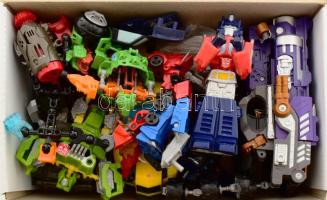 Cipősdoboznyi transformers játék figura.