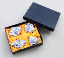 Kék virágmintás porcelán ékszeres dobozkák, 4 db, matricás, jelzés nélkül, hibátlanok, d: kb. 4 cm