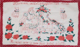 Kézzel hímzett konyhai falvédő, "Küzdelem az élet, csüggedni nem szabad, Ha vérző szív is van a fájó kebel alatt." felirattal, 45x73 cm