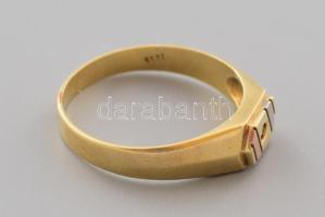 Arany (Au) 14K cirkóniával díszített pecsétgyűrű, jelzett, méret: 63, bruttó: 3,6 g