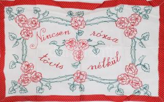 Kézzel hímzett konyhai falvédő, "Nincsen rózsa tövis nélkül" felirattal, 40x70 cm