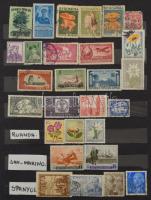 Néhány száz külföldi bélyeg, 12 lapos A/4 berakóban