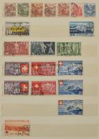 Svájc alapgyűjtemény, néhány száz bélyeg közepes 8 lapos berakóban